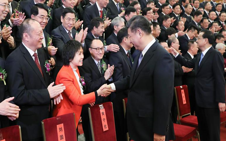 中共中央總書記、國(guó)家主席、中央軍委主席習(xí)近平 親切接見東旭集團(tuán)總工程師李青